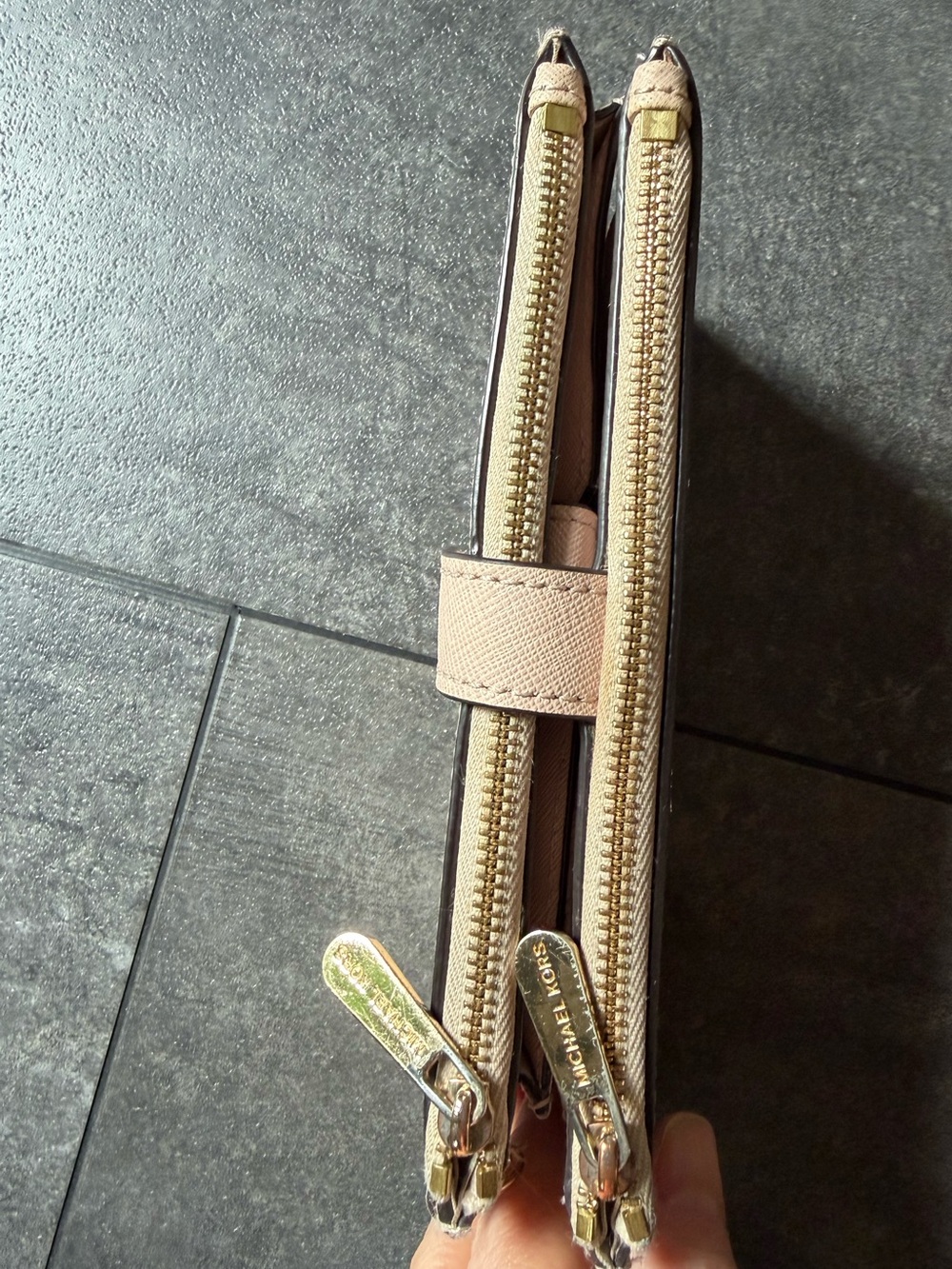 Michael Kors Pebbled Wrislet - Picture 2 of 6
